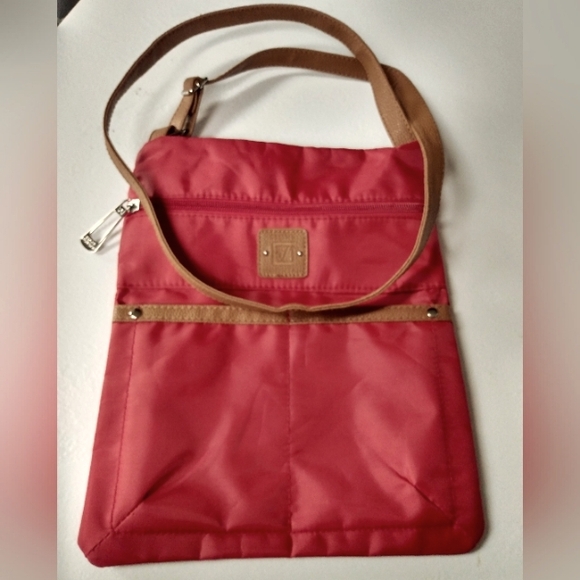 Stone Mountain Red Cross Body Bag - Picture 1 of 5